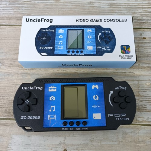 UncleFrog Video game consoles Handheld Games 2.5-inch Color Screen pre-Installed 260 Classic Retro Video Games