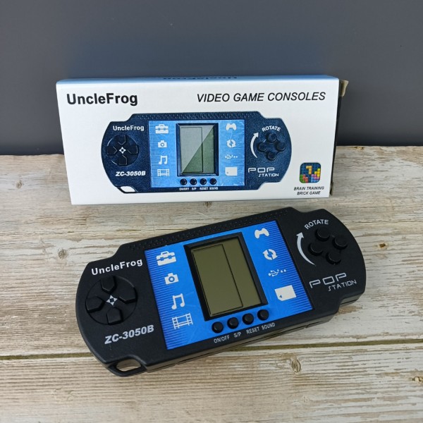 UncleFrog Video game consoles Handheld Games 2.5-inch Color Screen pre-Installed 260 Classic Retro Video Games